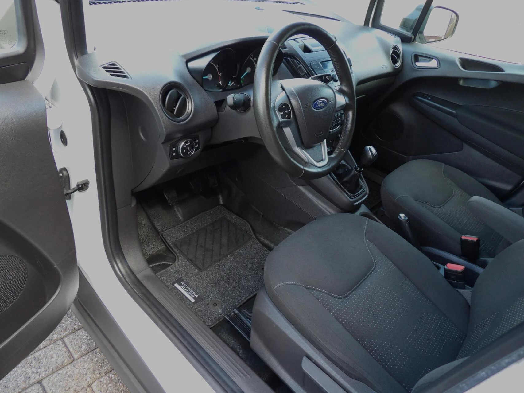 Hoofdafbeelding Ford Transit Courier