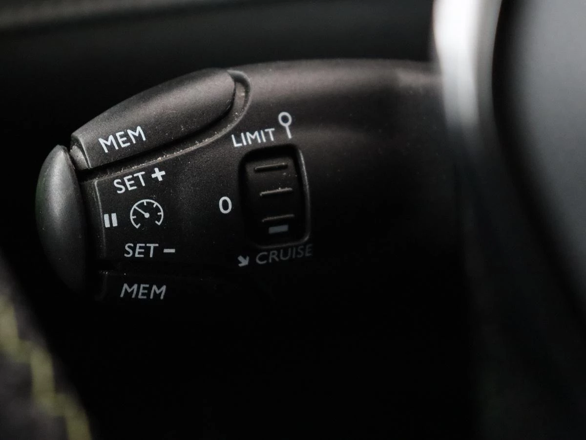 Hoofdafbeelding Peugeot e-2008