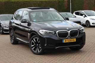 BMW iX3 Executive 80 kWh / SoH 96,4% / Panoramadak / 360Camera / 20'' / Leder / Harman Kardon / Navigatie / Memory seats / Dodehoek / DAB / Stoelverwarming / Cruise Control Adaptief