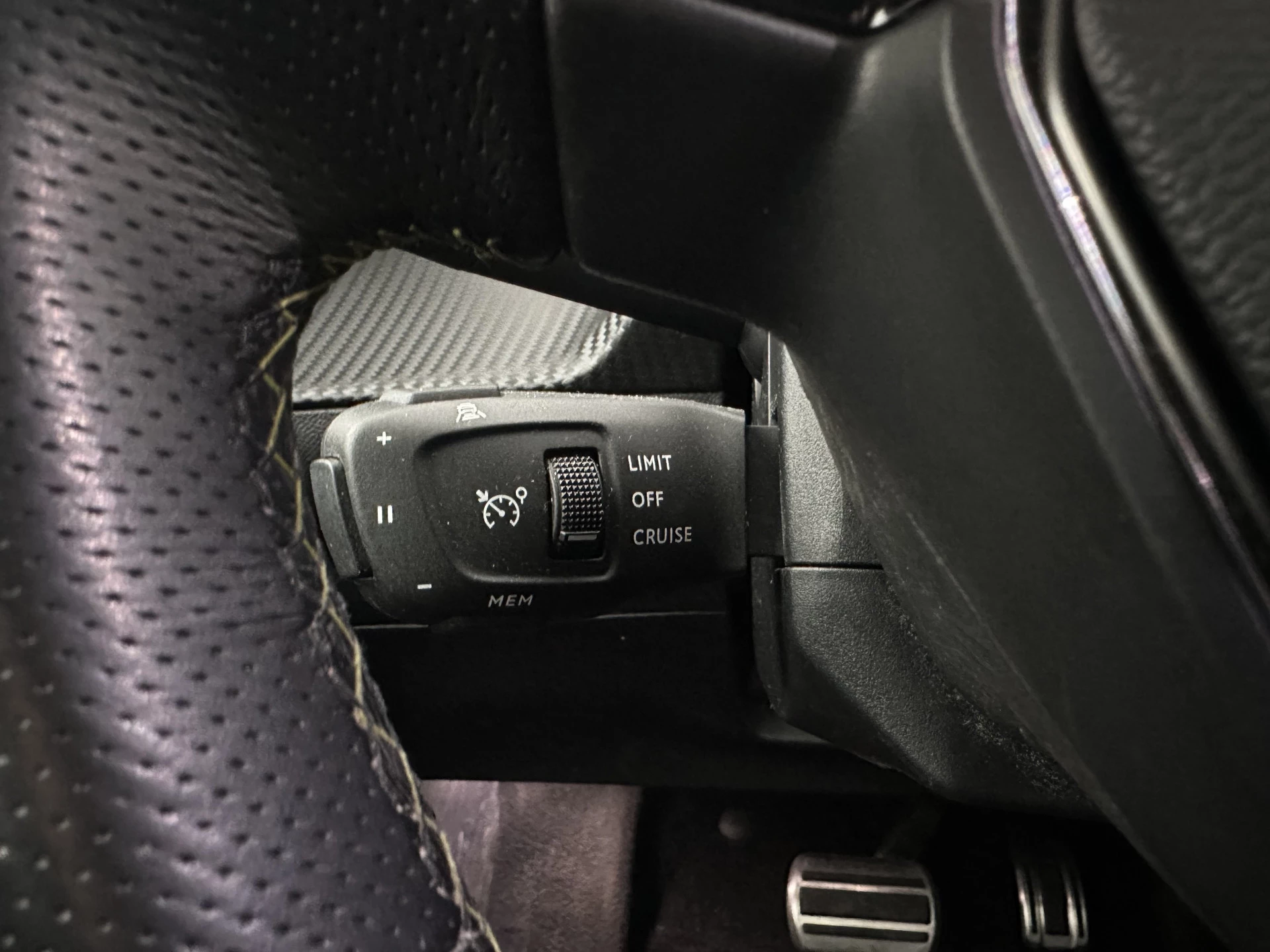 Hoofdafbeelding Peugeot e-208