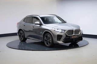 Hoofdafbeelding BMW iX2 BMW iX2 xDrive30 67 kWh BMW iX2 xDrive30 67kWh | M-Sport | Premium Pack | Trekhaak |