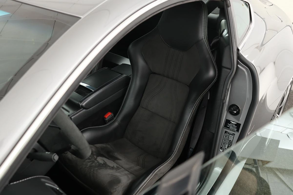 Hoofdafbeelding Aston Martin V12 Vantage