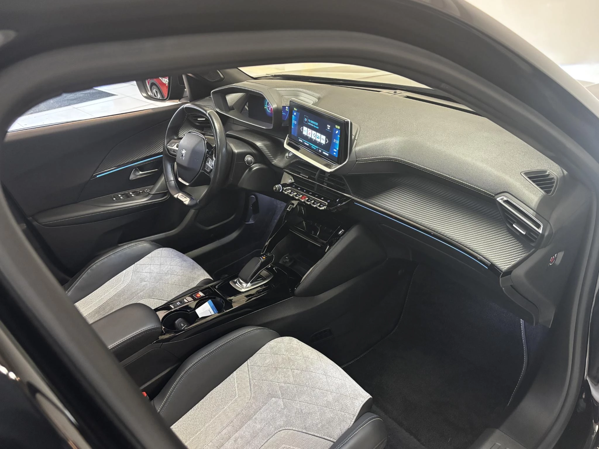 Hoofdafbeelding Peugeot e-2008