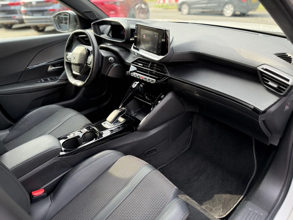 Hoofdafbeelding Peugeot e-2008