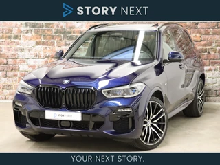 BMW X5 xDrive40i High Executive M Sport Pakket Automaat / Live Cockpit Professional / Trekhaak / Panoramadak / Comfortstoelen / Head-Up Display / 22 Inch / Shadow Line / Adaptive Air Suspension / Harman Kardon / Active Steering / Personal CoPilot Pack / Adaptive Cruise Control / Driving Assistant Professional / Stoelverwarming voor+achter