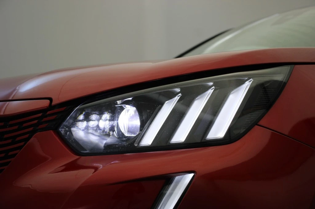 Hoofdafbeelding Peugeot e-2008