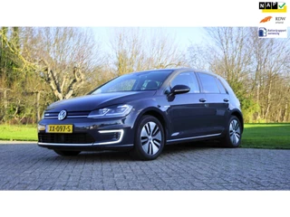 Hoofdafbeelding Volkswagen e-Golf Volkswagen E-Golf Camera warmtepomp SOH 91% adaptive cruise