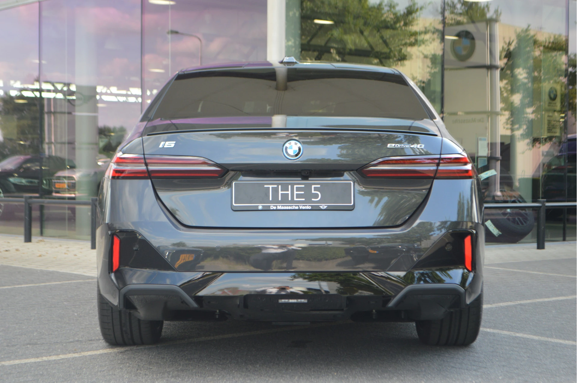 Hoofdafbeelding BMW i5