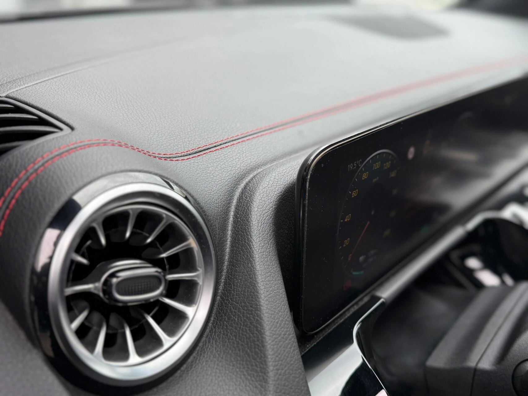 Hoofdafbeelding Mercedes-Benz EQA