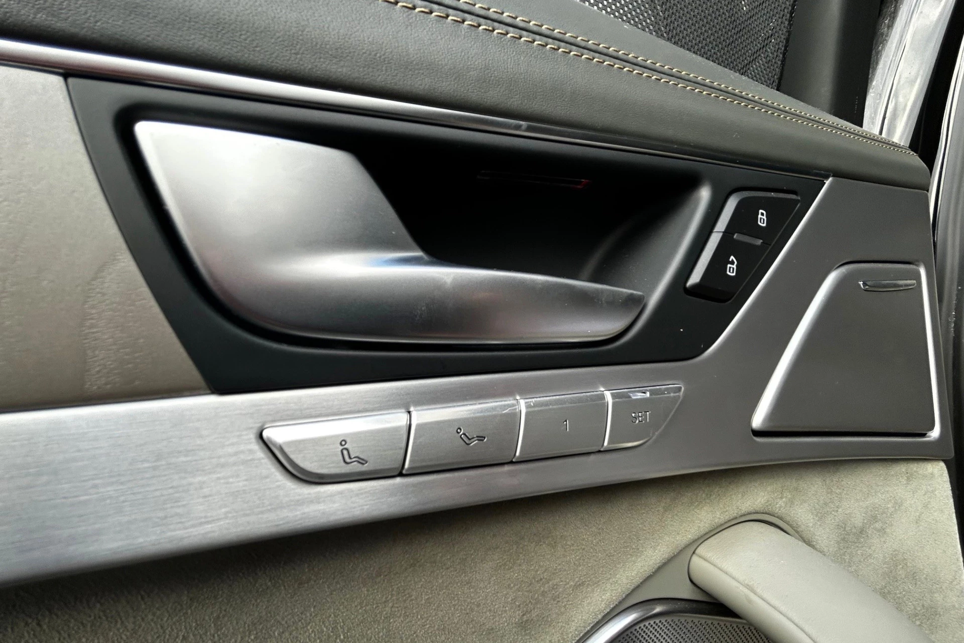 Hoofdafbeelding Audi A8