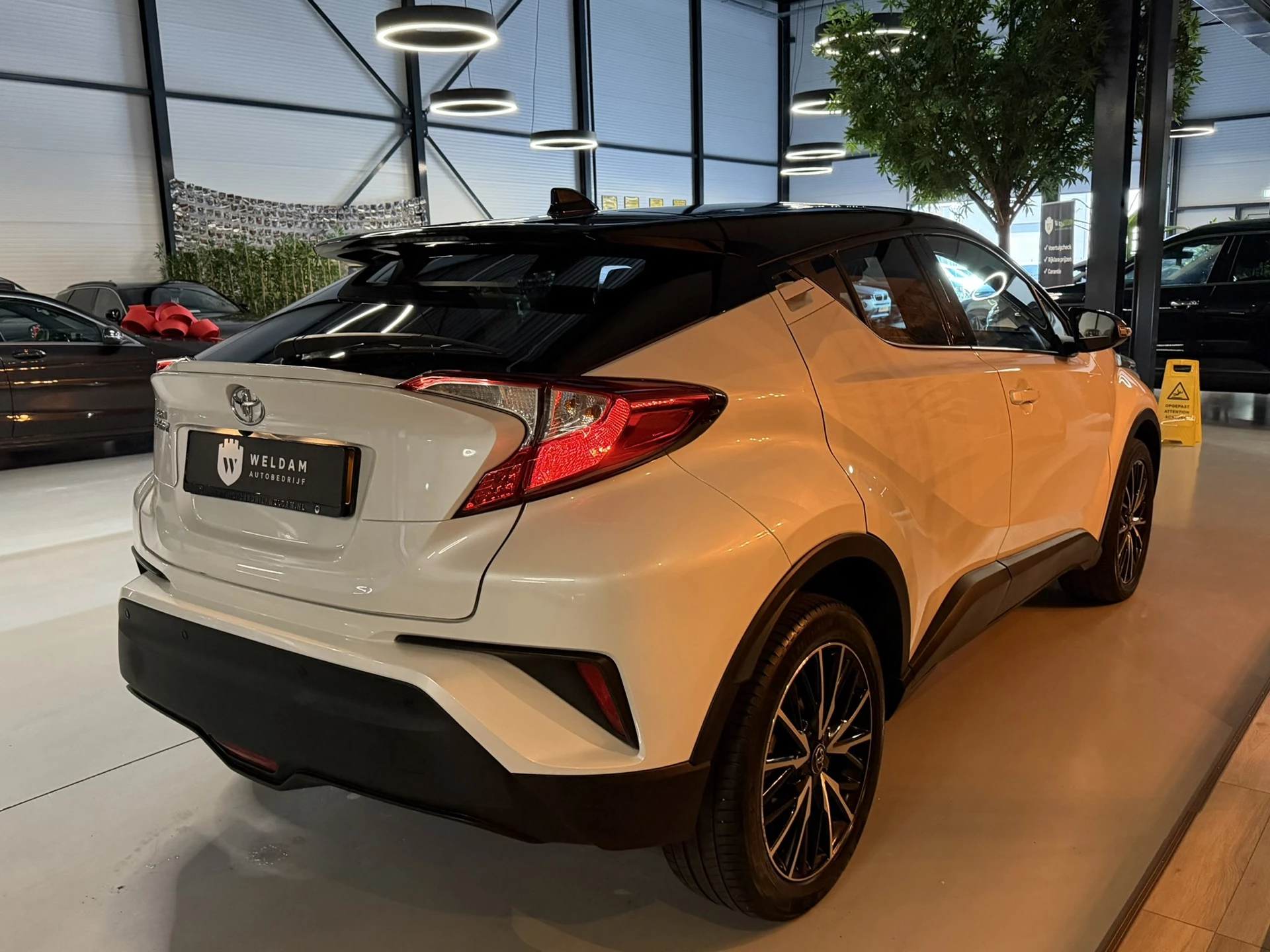 Hoofdafbeelding Toyota C-HR