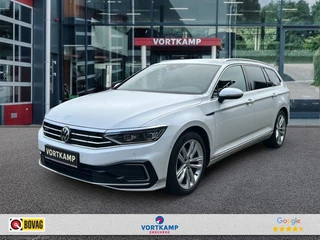 Hoofdafbeelding Volkswagen Passat Volkswagen Passat Variant 1.4 TSI GTE TREKHAAK/CAMERA/ELEK-KLEP/ACC/STANDKACHEL/STOELVERW/NAVI/CARPLAY
