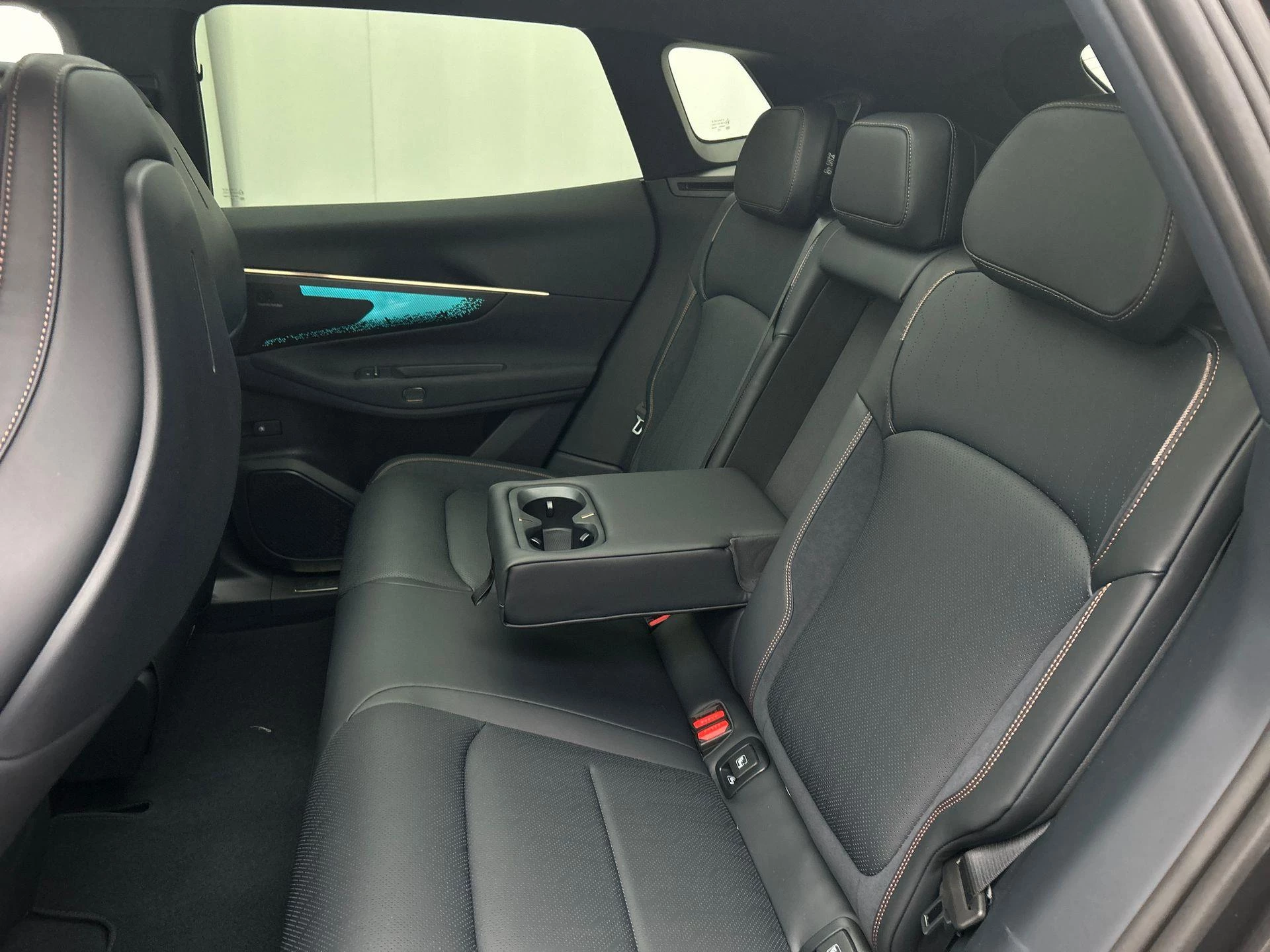 Hoofdafbeelding Lynk & Co 08