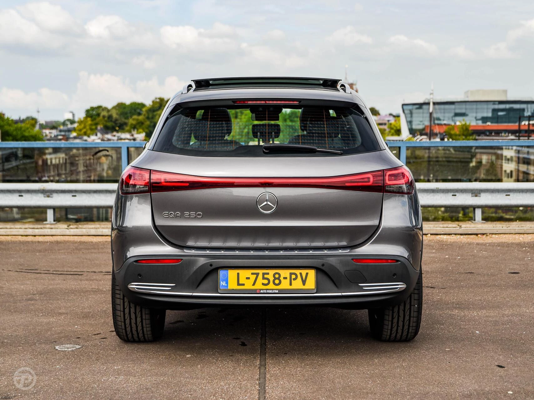 Hoofdafbeelding Mercedes-Benz EQA