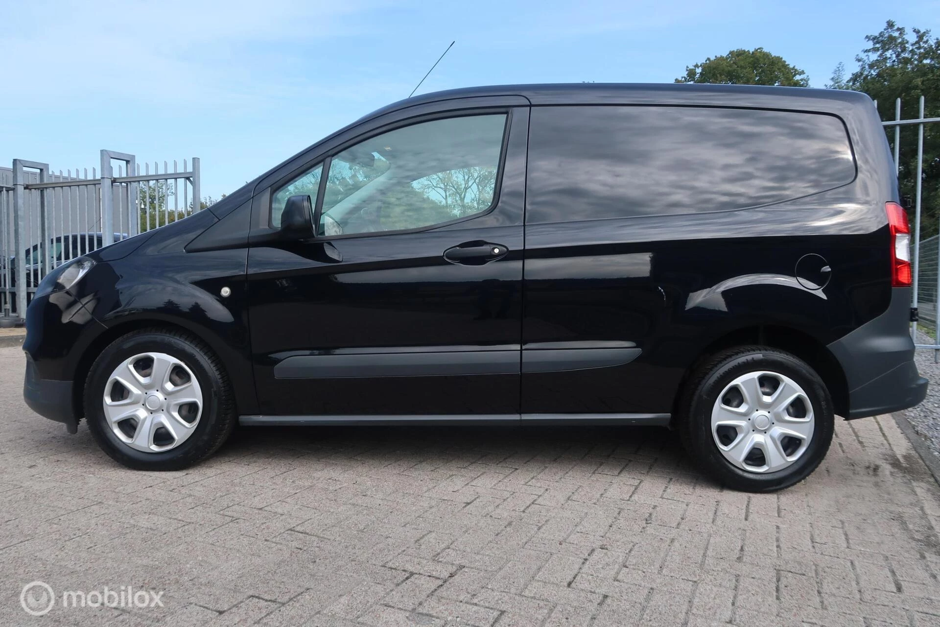 Hoofdafbeelding Ford Transit Courier