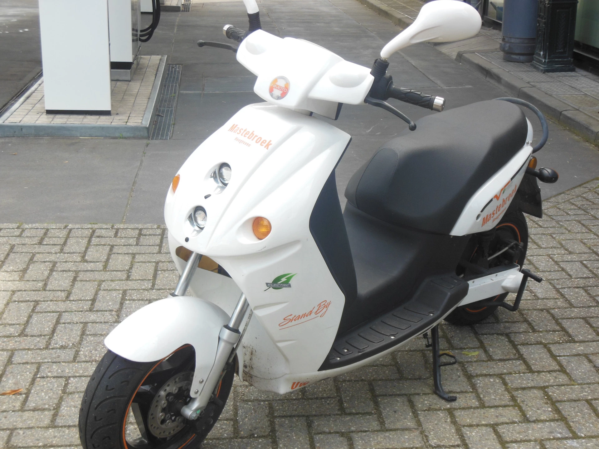 Hoofdafbeelding E-Max Snorscooter