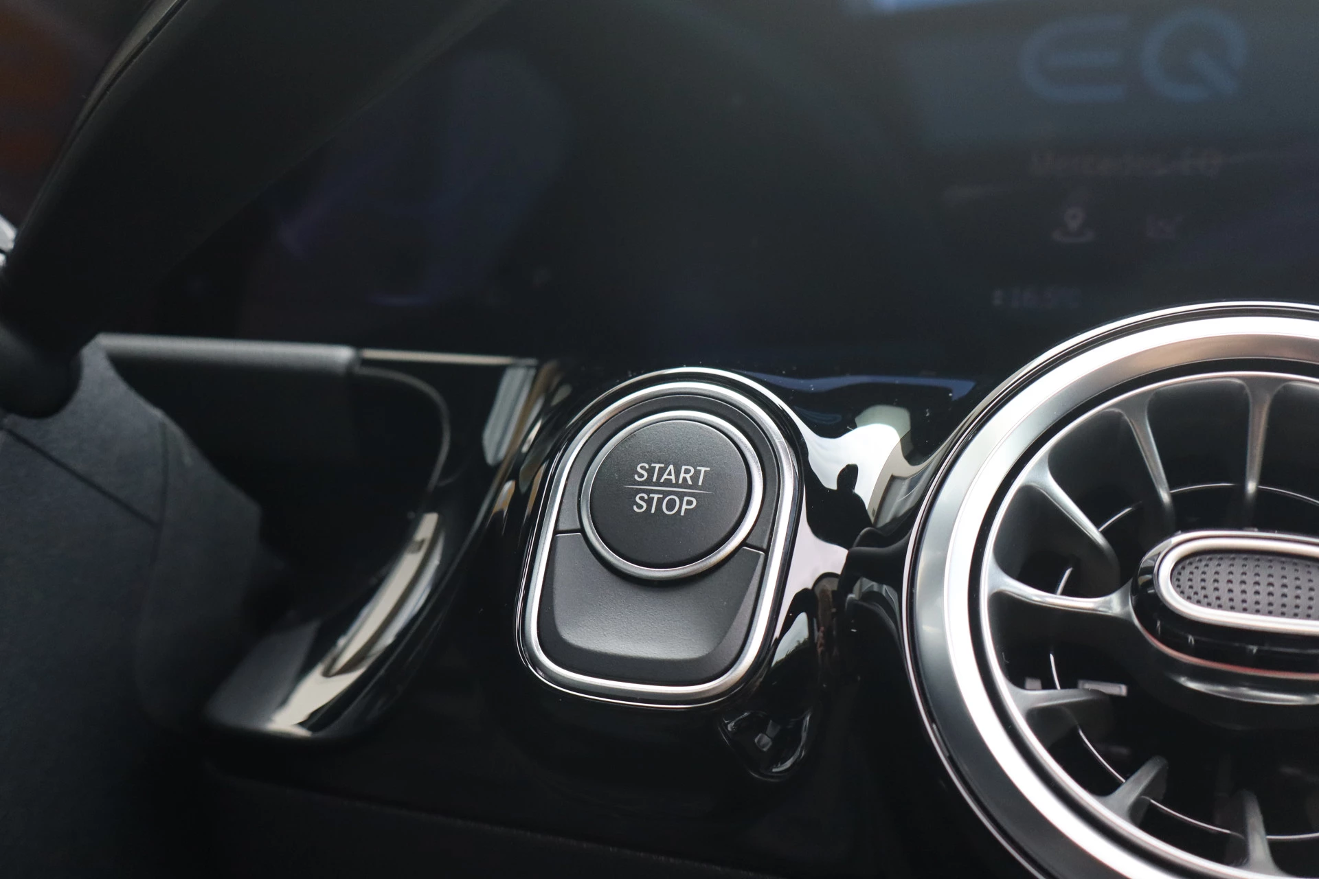 Hoofdafbeelding Mercedes-Benz EQA