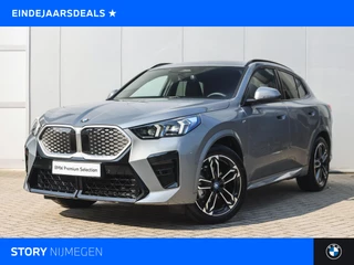 BMW iX2 eDrive20 M Sport / Trekhaak / Sportstoelen / Achteruitrijcamera / M Adaptief onderstel / Comfort Access / Adaptieve LED / Stoelverwarming