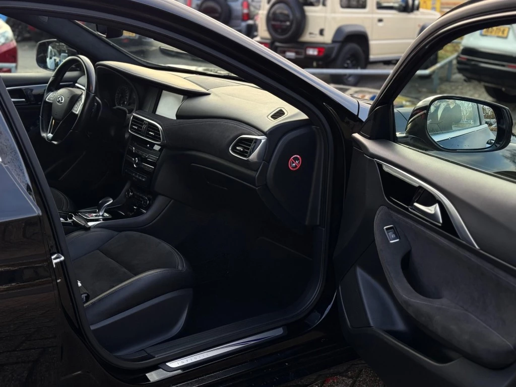 Hoofdafbeelding Infiniti Q