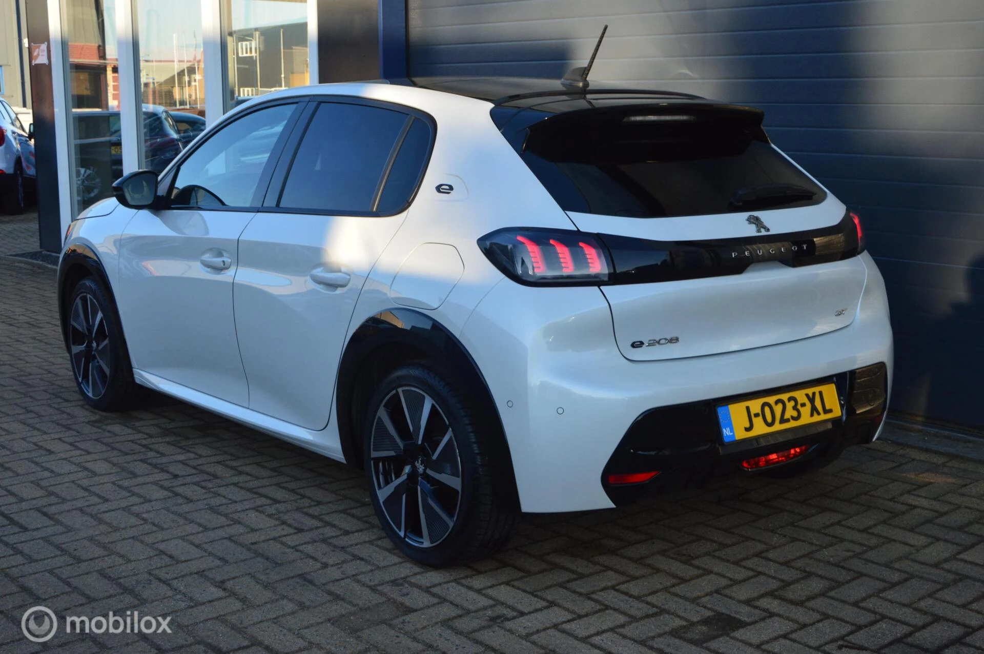 Hoofdafbeelding Peugeot e-208