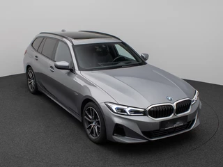 BMW 3 Serie Touring 330e (215kW / 292pk) ** ADAPT. LED, LEDER, PANORAMA, WIDESCR, ADAPT. CRUISE, TREKH, ** 1e EIG - VOL. BMW ONDERH ** ** INFORMEER OOK NAAR ONZE AANTREKKELIJKE FINANCIAL-LEASE TARIEVEN **