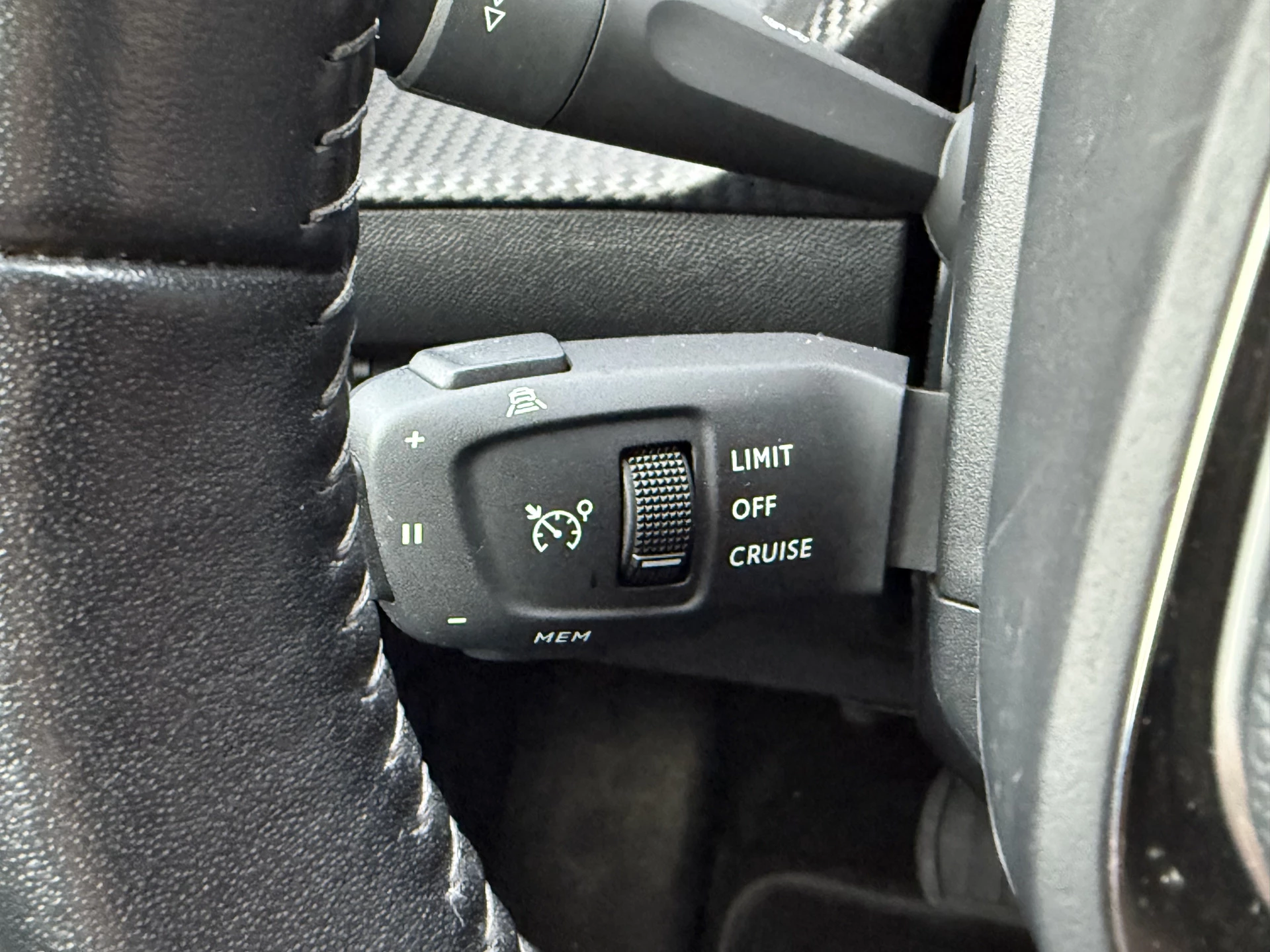 Hoofdafbeelding Peugeot e-2008