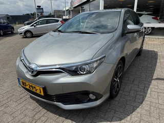 Hoofdafbeelding Toyota Auris Toyota Auris 1.8 Hybrid Now