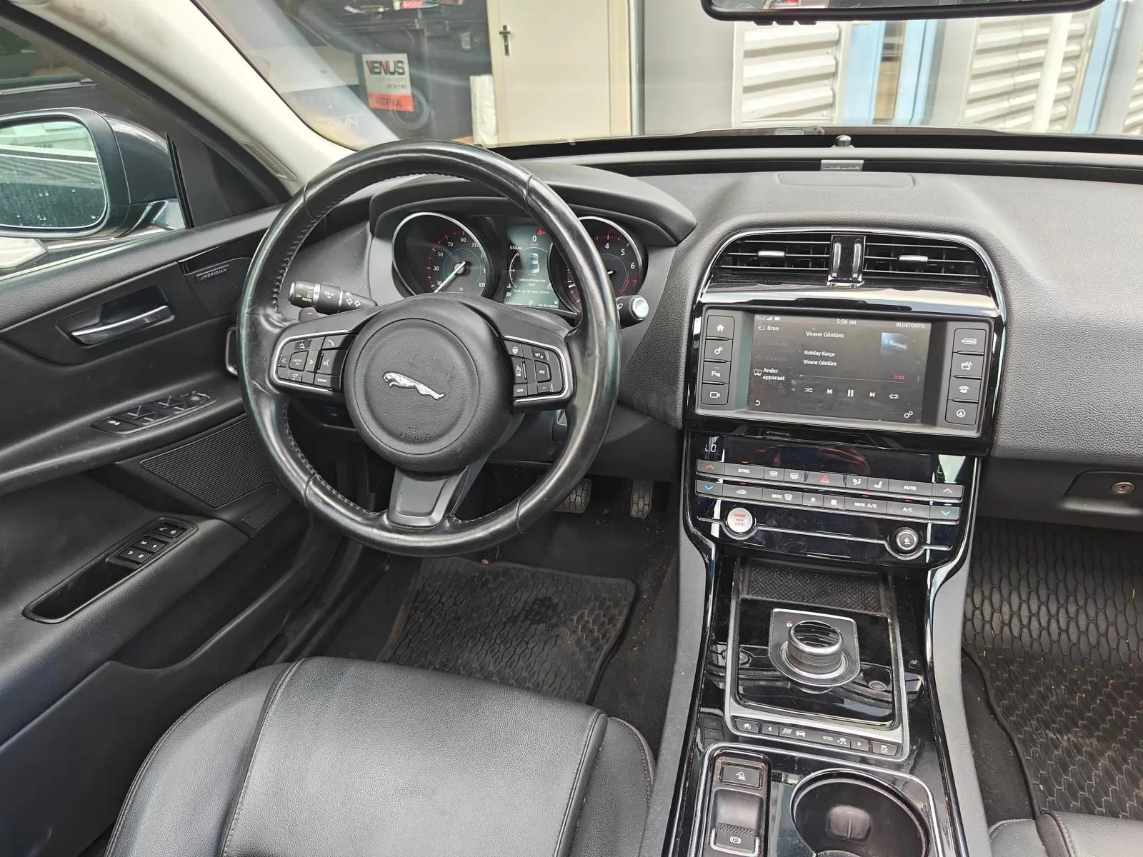 Hoofdafbeelding Jaguar XE