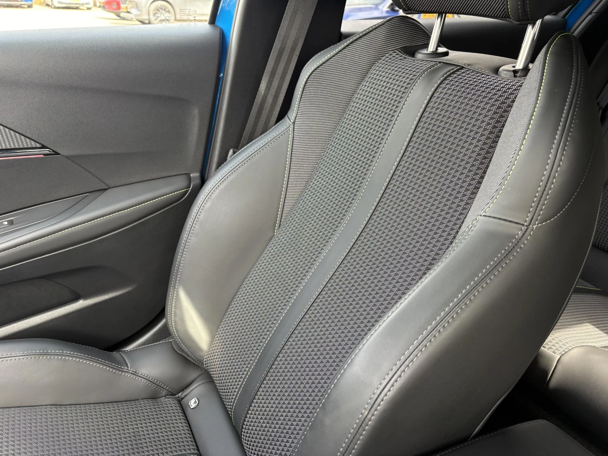 Hoofdafbeelding Peugeot e-208