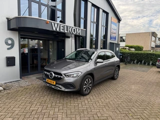 Hoofdafbeelding Mercedes-Benz GLA Mercedes-Benz GLA GLA 250E EQ Adaptive cruisectrl, lane-departure, automatisch inparkeren