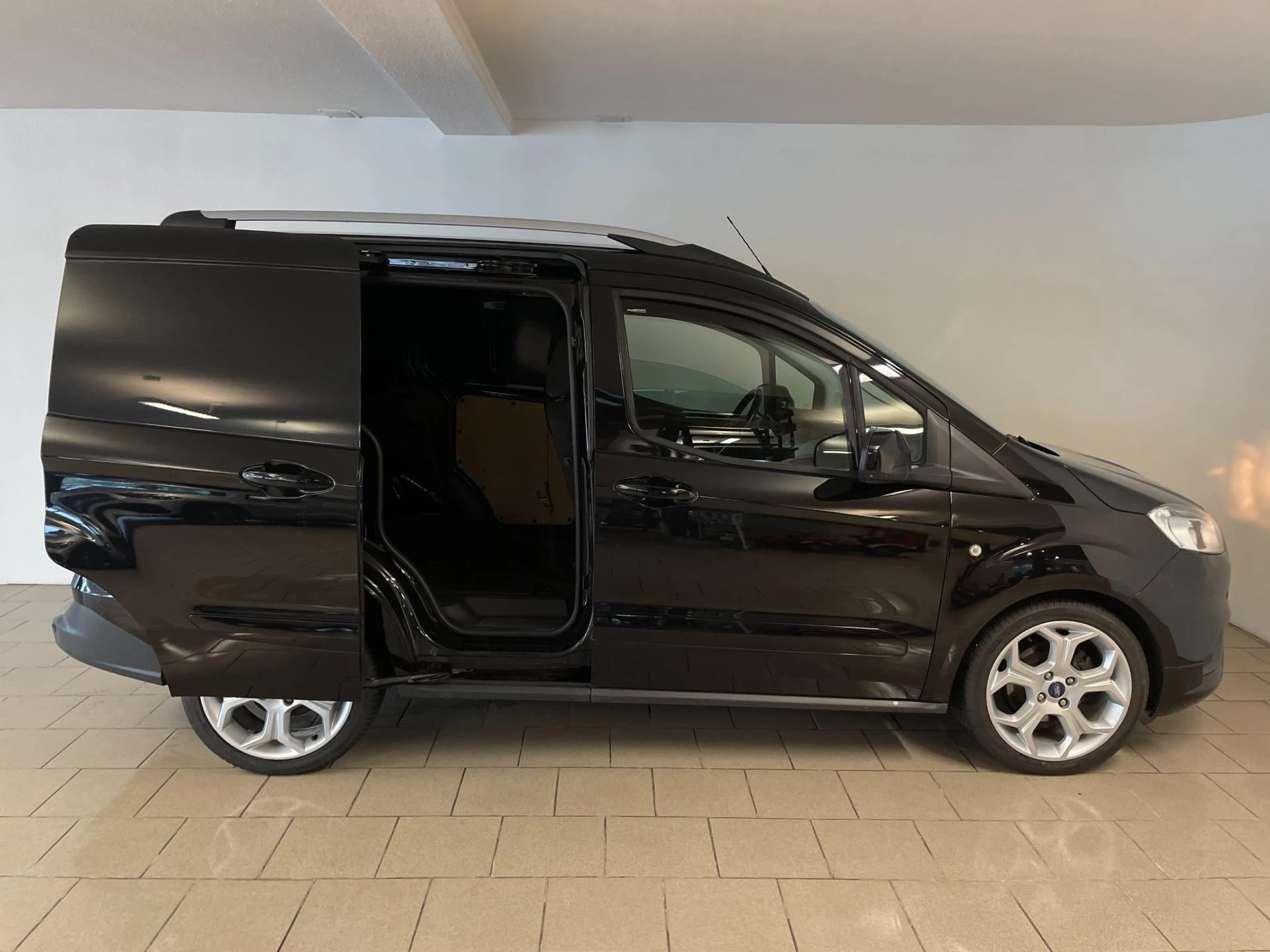 Hoofdafbeelding Ford Transit Courier