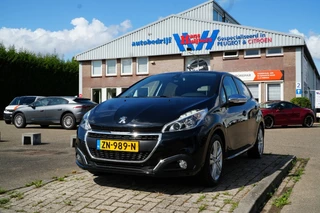Peugeot 208 SIGNATURE 1.2-82PK 5-DEURS incl. 12 maanden garantie & rijklaar