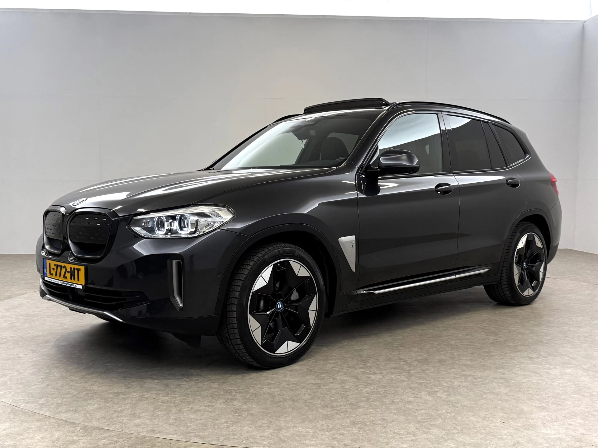 Hoofdafbeelding BMW iX3