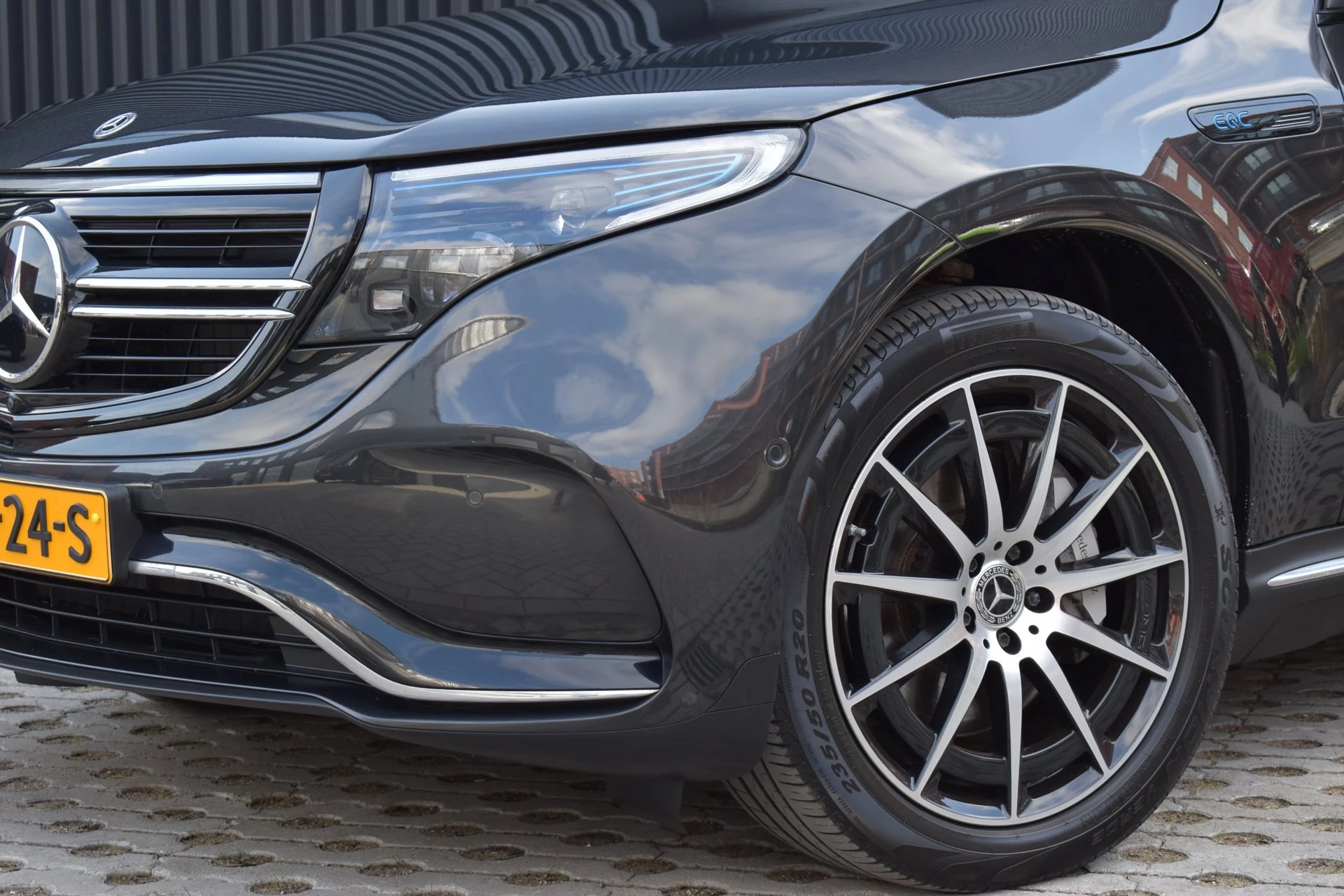 Hoofdafbeelding Mercedes-Benz EQC