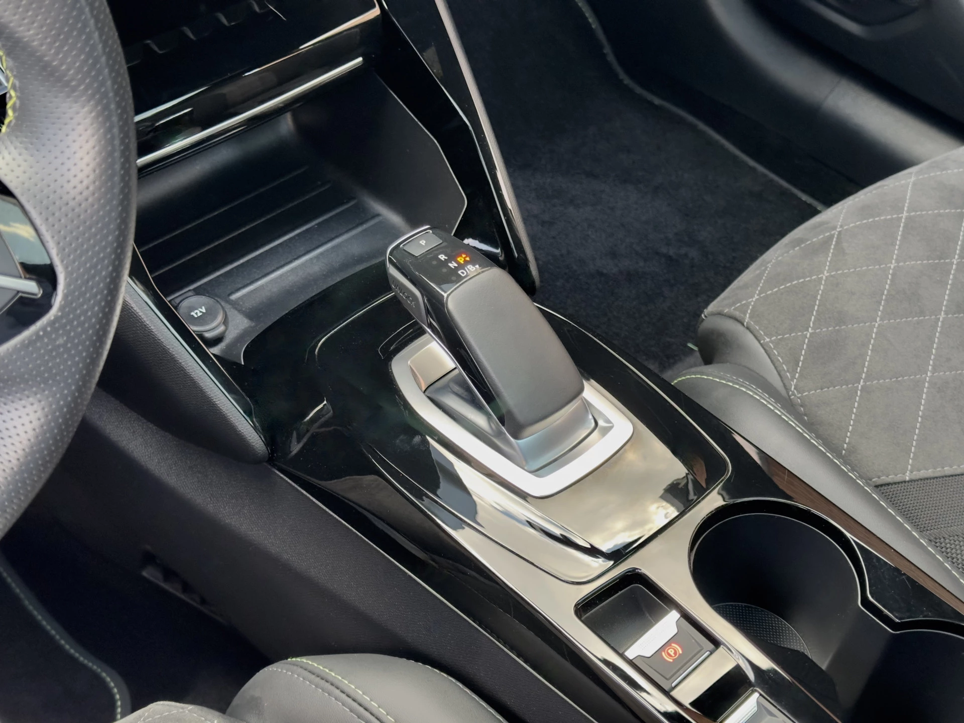 Hoofdafbeelding Peugeot e-208
