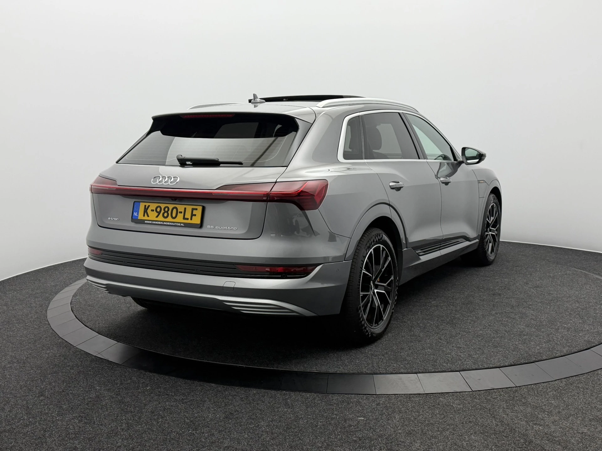 Hoofdafbeelding Audi e-tron