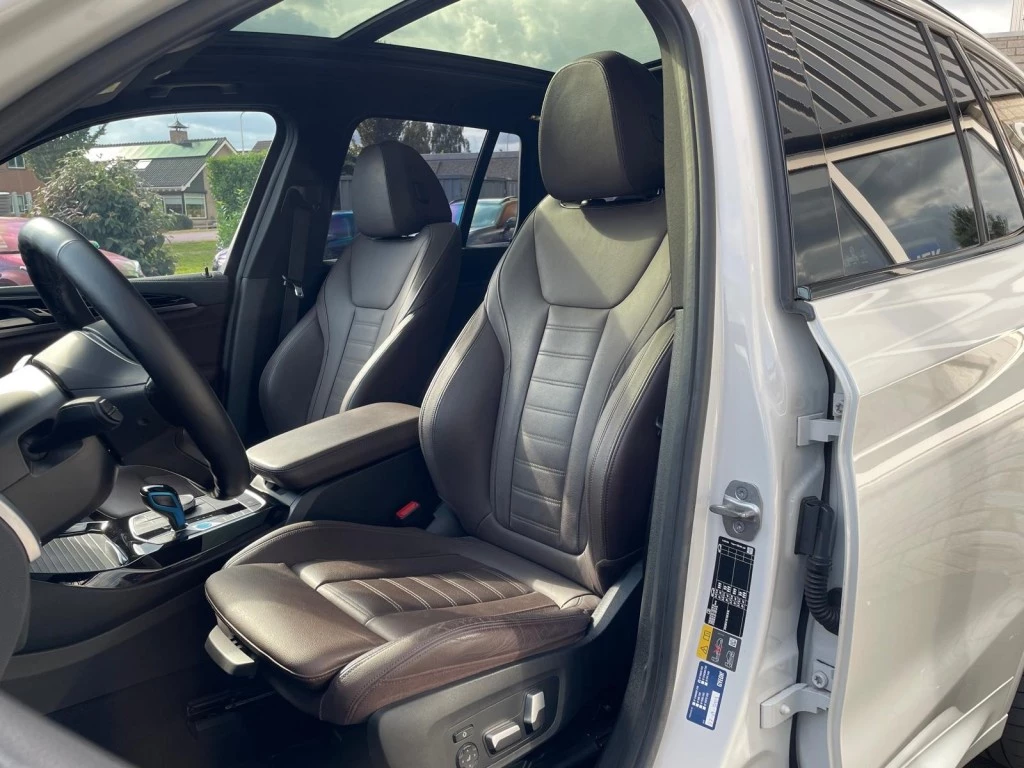 Hoofdafbeelding BMW iX3