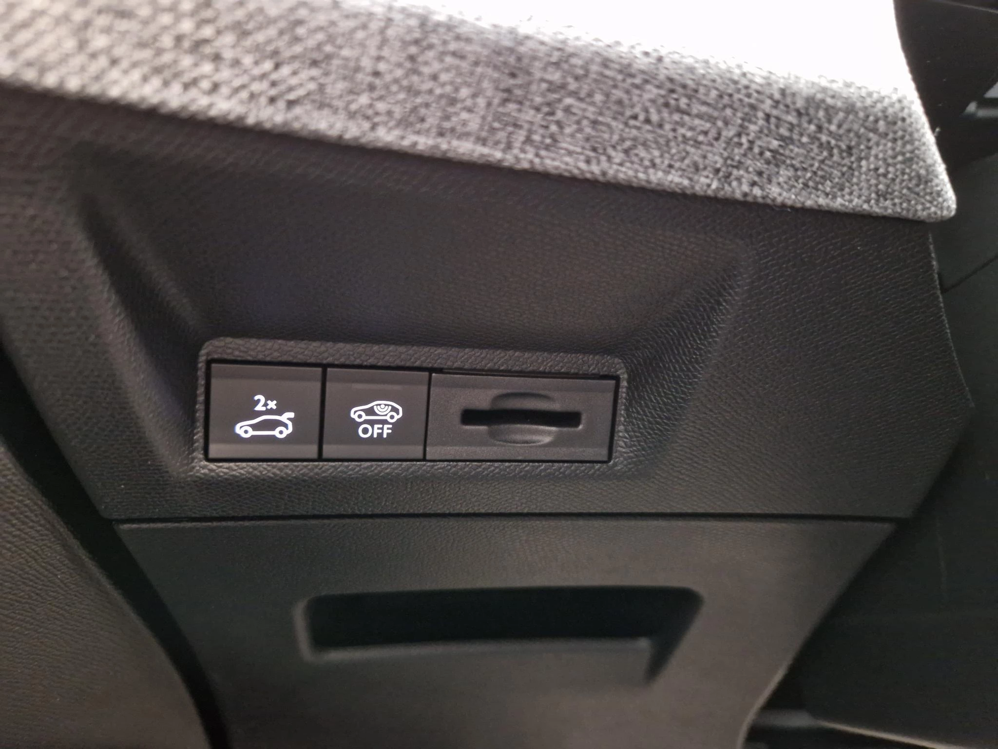 Hoofdafbeelding Peugeot e-5008