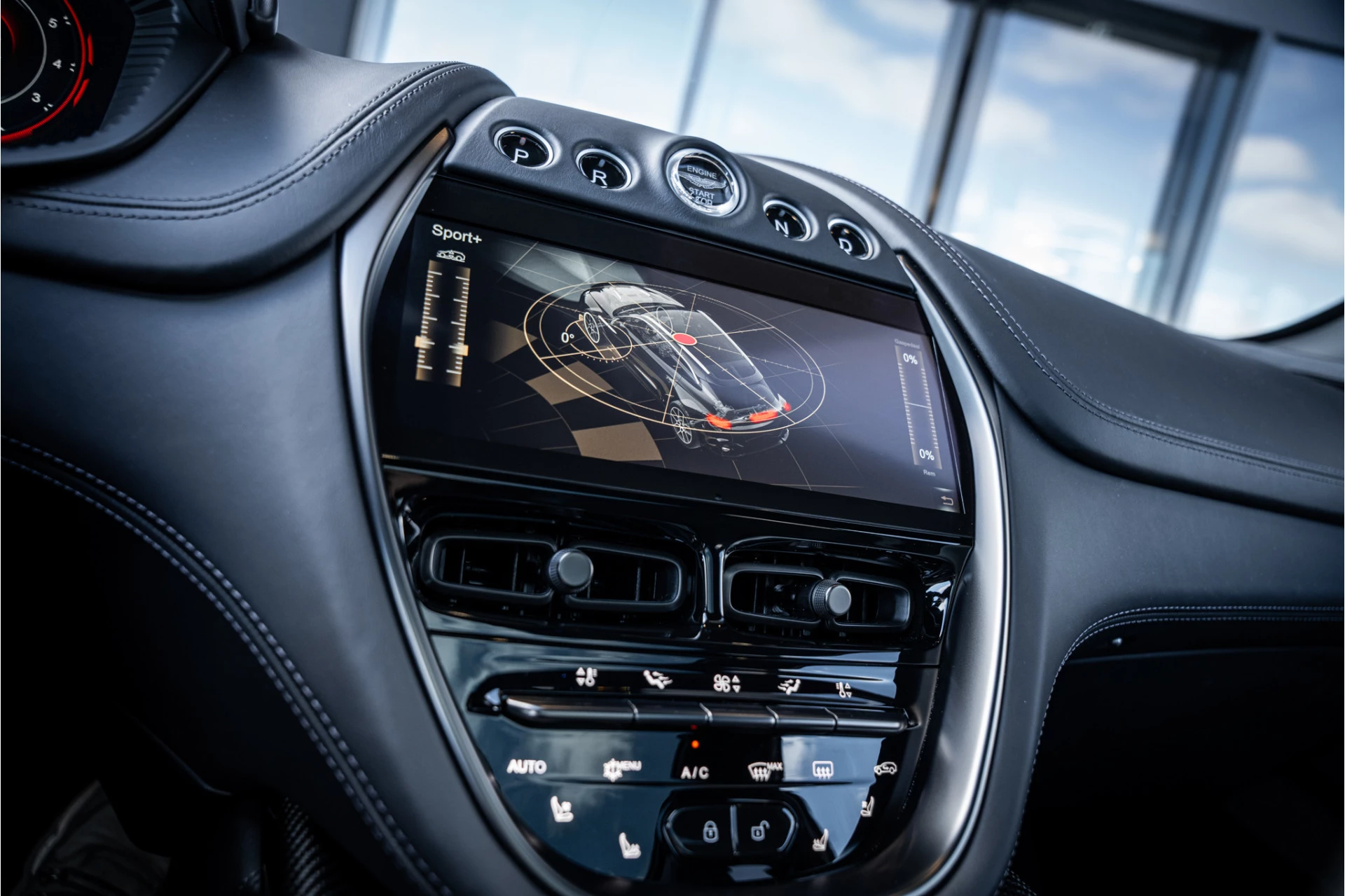 Hoofdafbeelding Aston Martin DBX