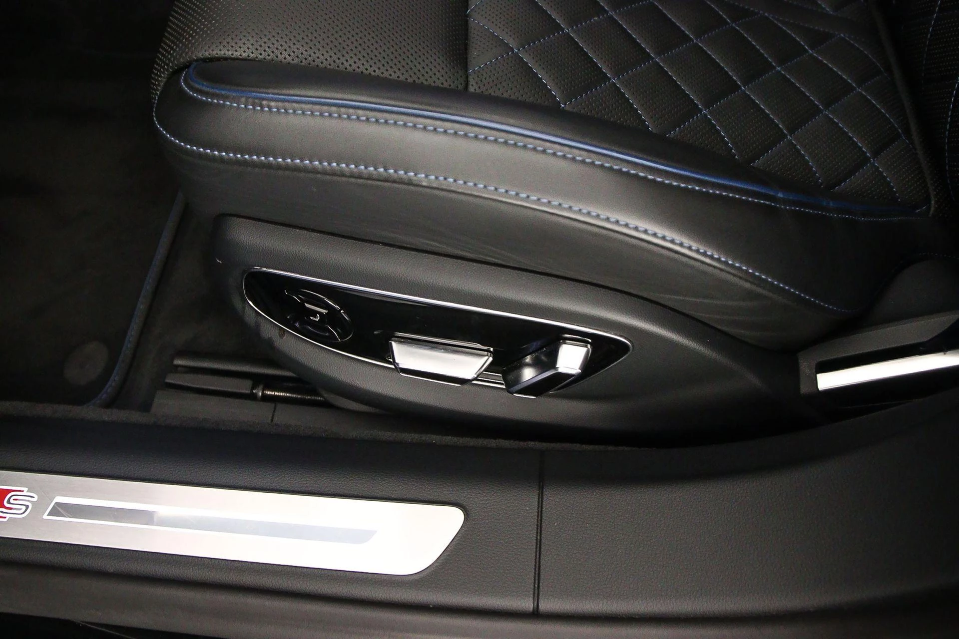 Hoofdafbeelding Audi A8