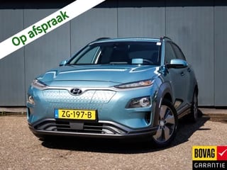 Hoofdafbeelding Hyundai Kona Hyundai Kona EV Premium 64 kWh (204 PK) 1e-Eig, Keurig-Onderh, 12-Mnd-BOVAG, NL-Auto, Navigatie/Apple-Carplay/Android-Auto, Adaptive-Cruisecontrol, Keyless-Entry/Start, Head-Up, Parkeersensoren, Stoelverwarming, Voorstoelen-Gevent, Licht-Zicht-Pakket, DAB, Privacy-Glas