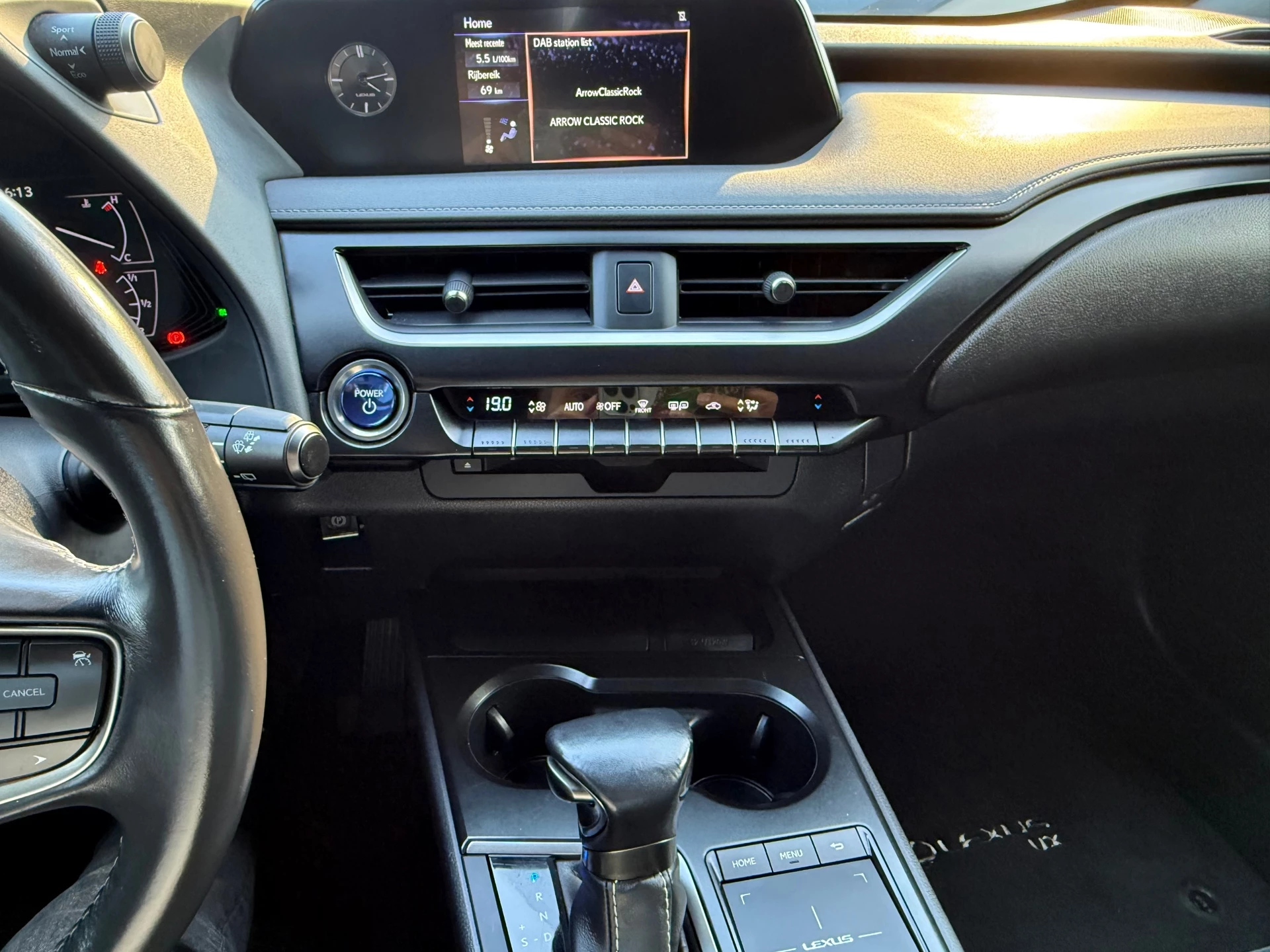 Hoofdafbeelding Lexus UX