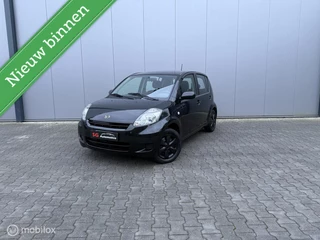 Hoofdafbeelding Daihatsu Sirion Daihatsu Sirion 2 1.0-12V Slim Airco nieuwe apk