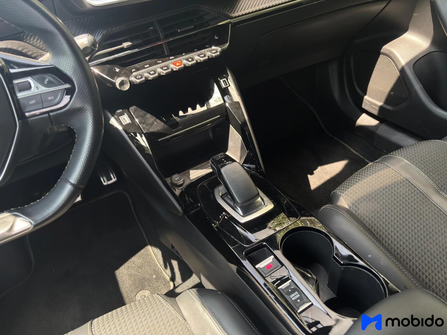 Hoofdafbeelding Peugeot e-2008