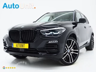 Hoofdafbeelding BMW X5 BMW X5 xDrive45e Full Black | Panoramadak | Luchtvering | Head Up | Adaptive Cruise | Camera
