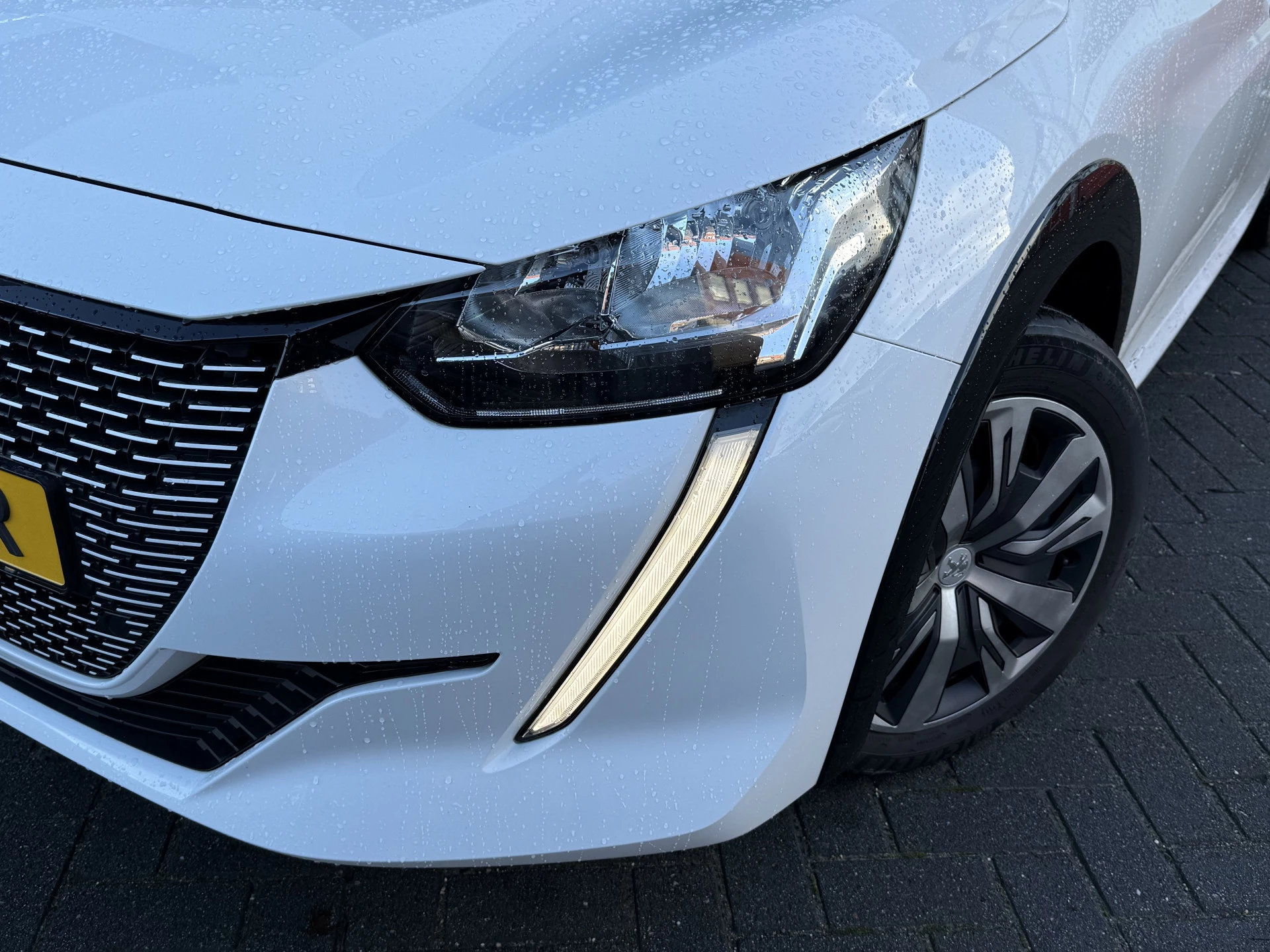 Hoofdafbeelding Peugeot e-208