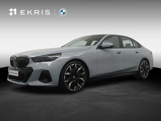 BMW 5-serie 520i M Sport Pro | Glazen Panoramadak | Trekhaak Elektrisch | Stuur- en Stoelverwarming voor en achter | Harman Kardon | Driving Assistant Professional | Head-Up Display |