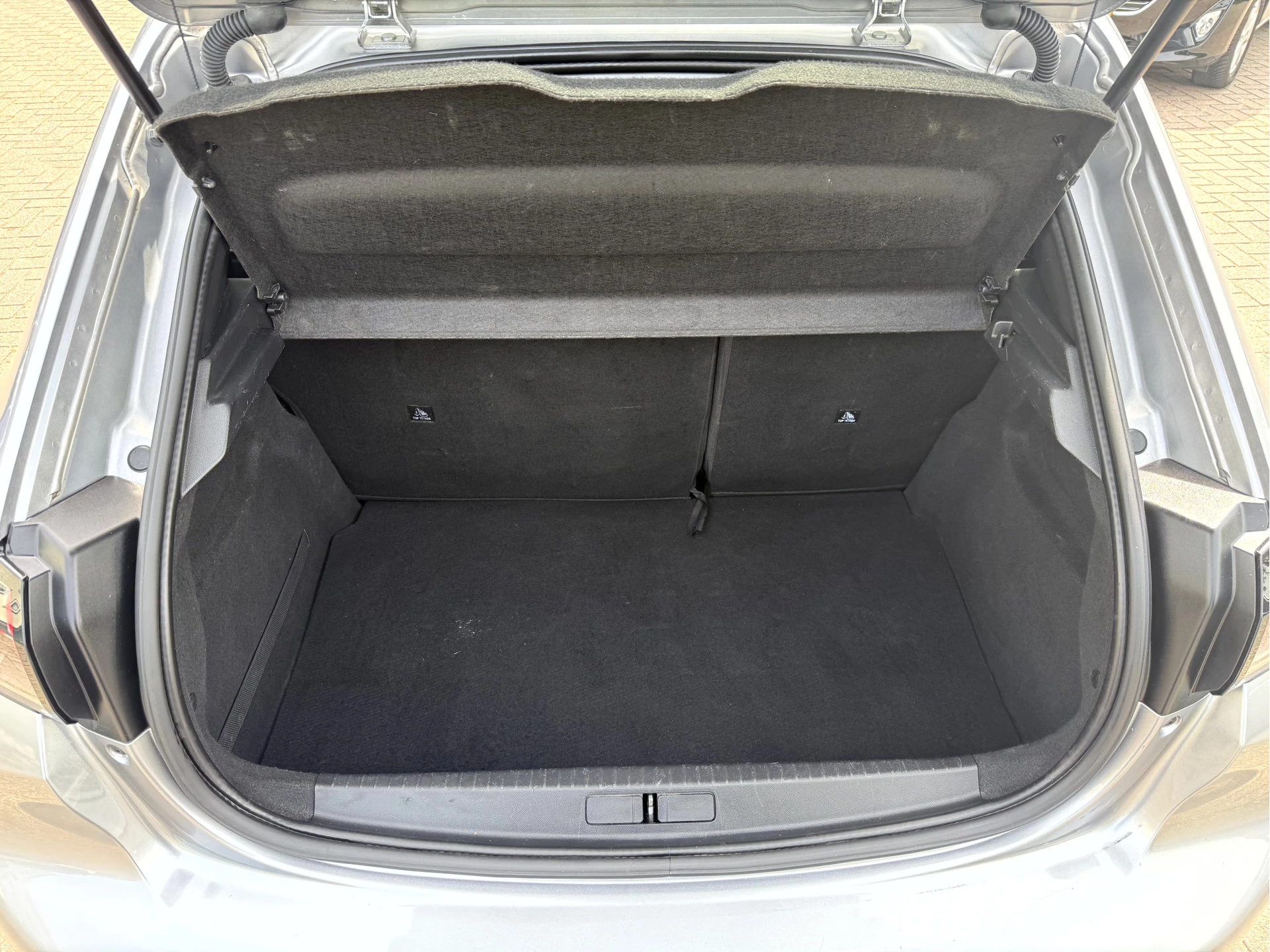 Hoofdafbeelding Peugeot e-208