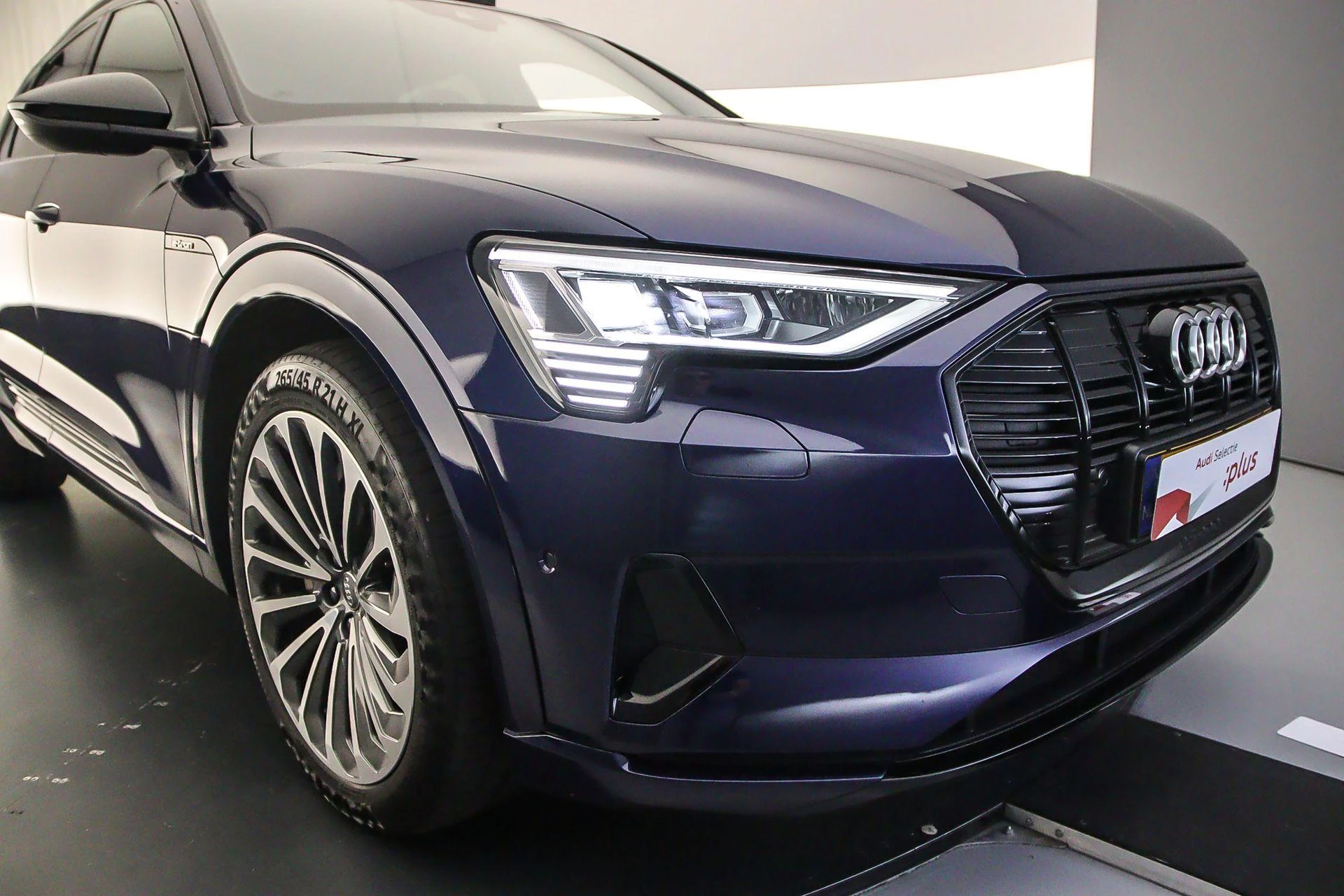 Hoofdafbeelding Audi e-tron