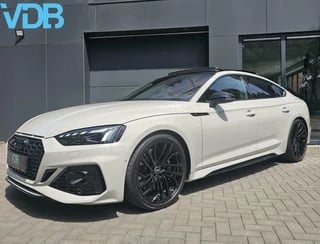 Hoofdafbeelding Audi RS5 Audi RS5 Sportback 2.9 TFSI QUATTRO AUDI EXCLUSIVE KREIDE!!